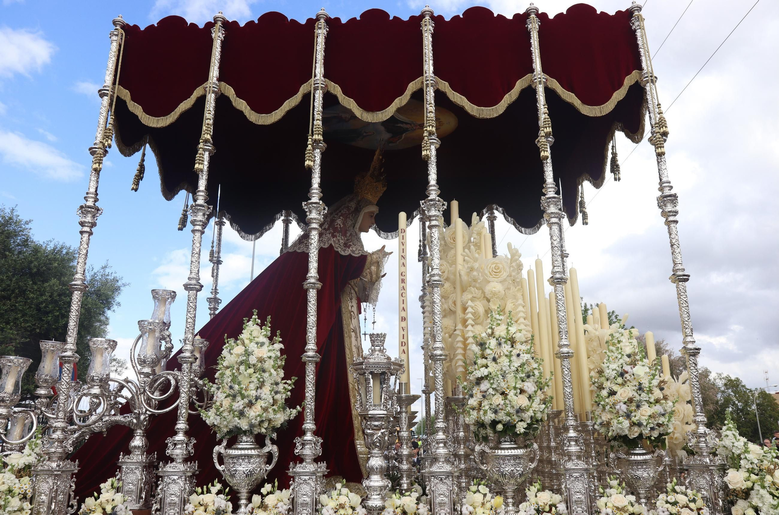 La Hermandad de Padre Pío en la Semana Santa de Sevilla 2025