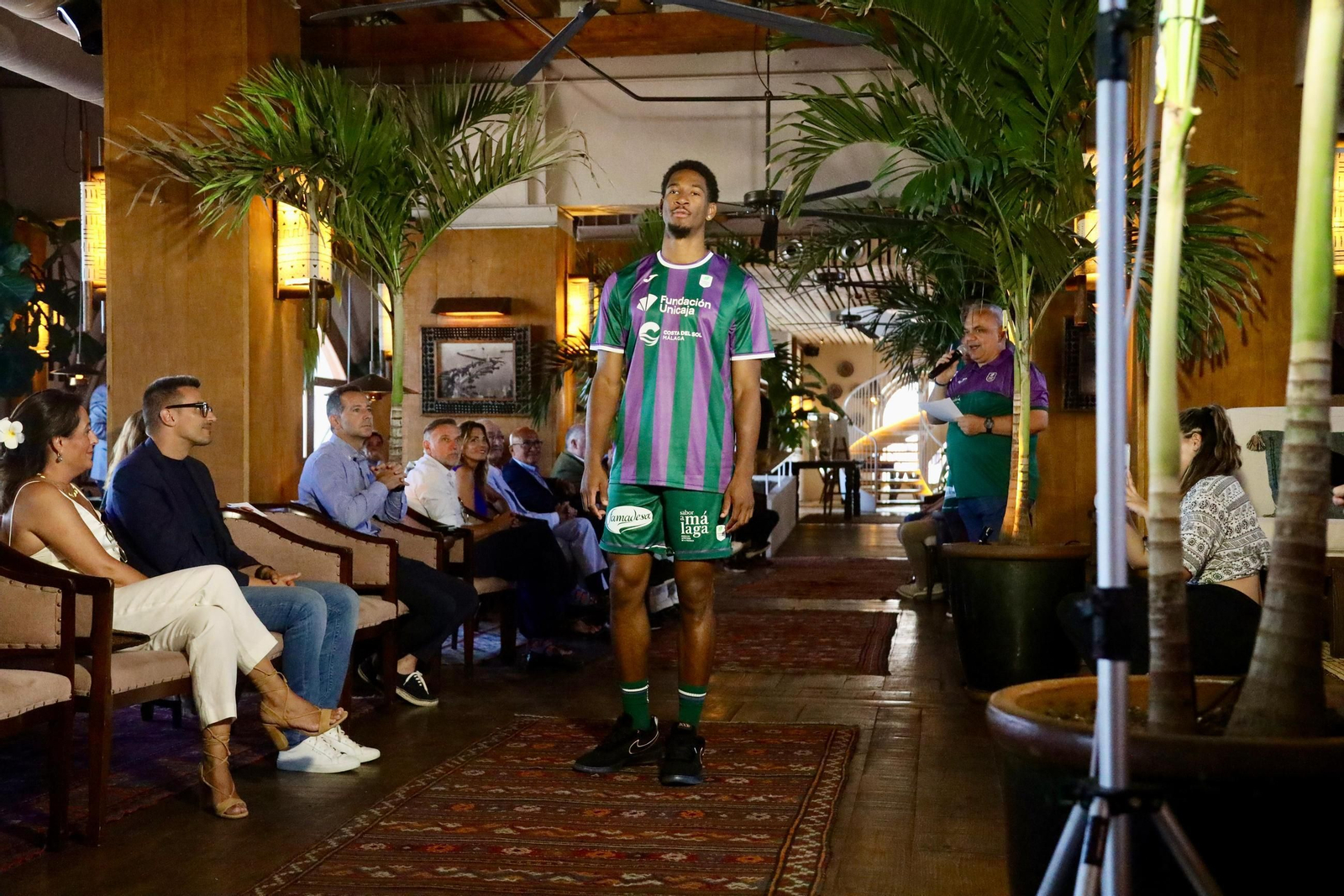 La presentación de las nuevas equipaciones del Unicaja, en fotos