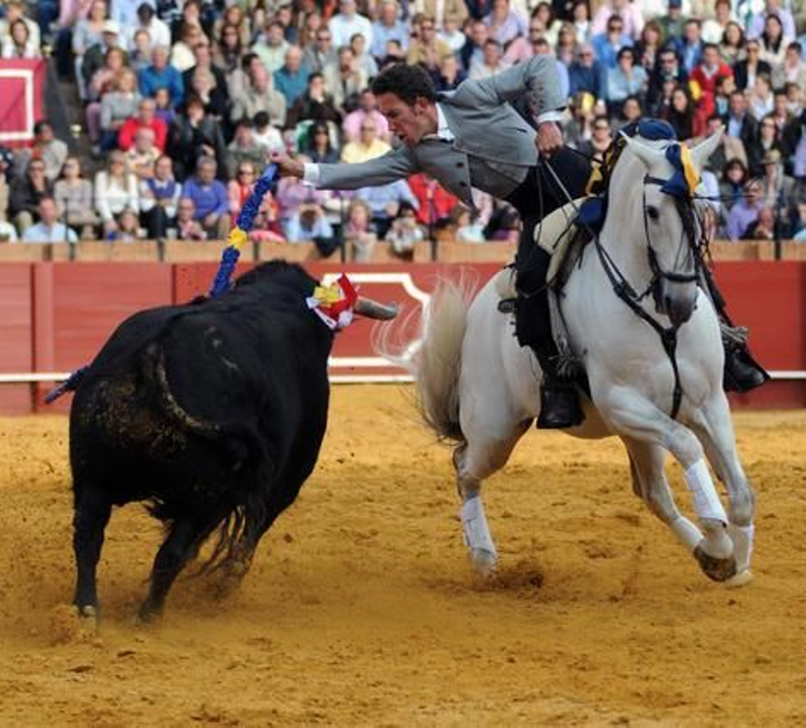 El rejoneador Leonardo Hernández, con el tercer toro.

Foto: Juan Carlos Vazquez
