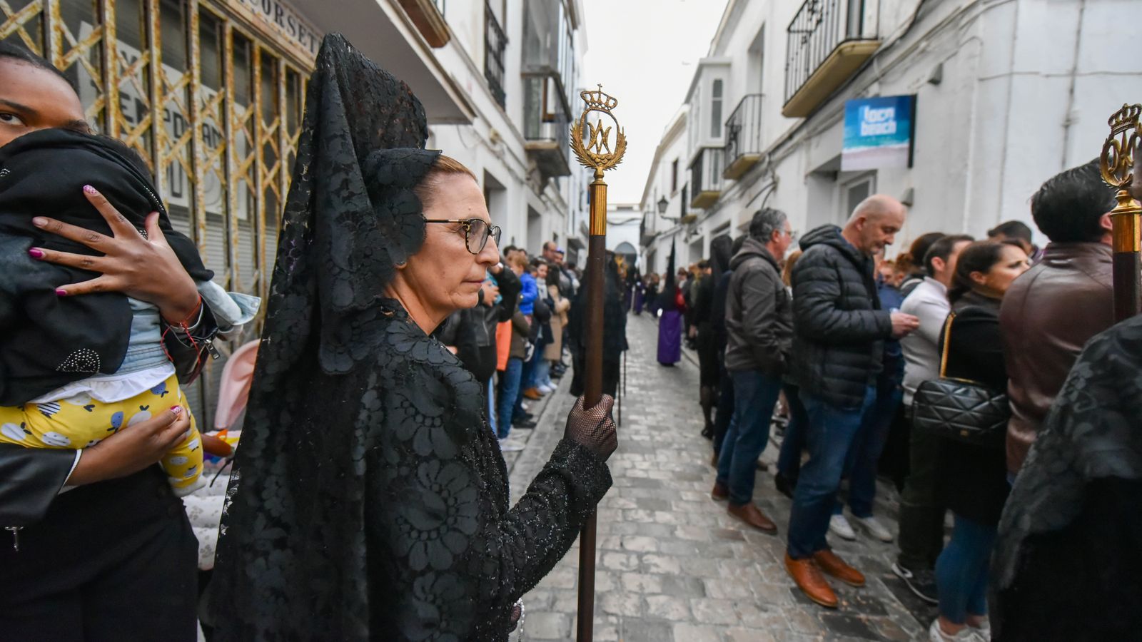 Fotos del Jueves Santo en Tarifa: Jesús Nazareno y María Santisima de la Paz