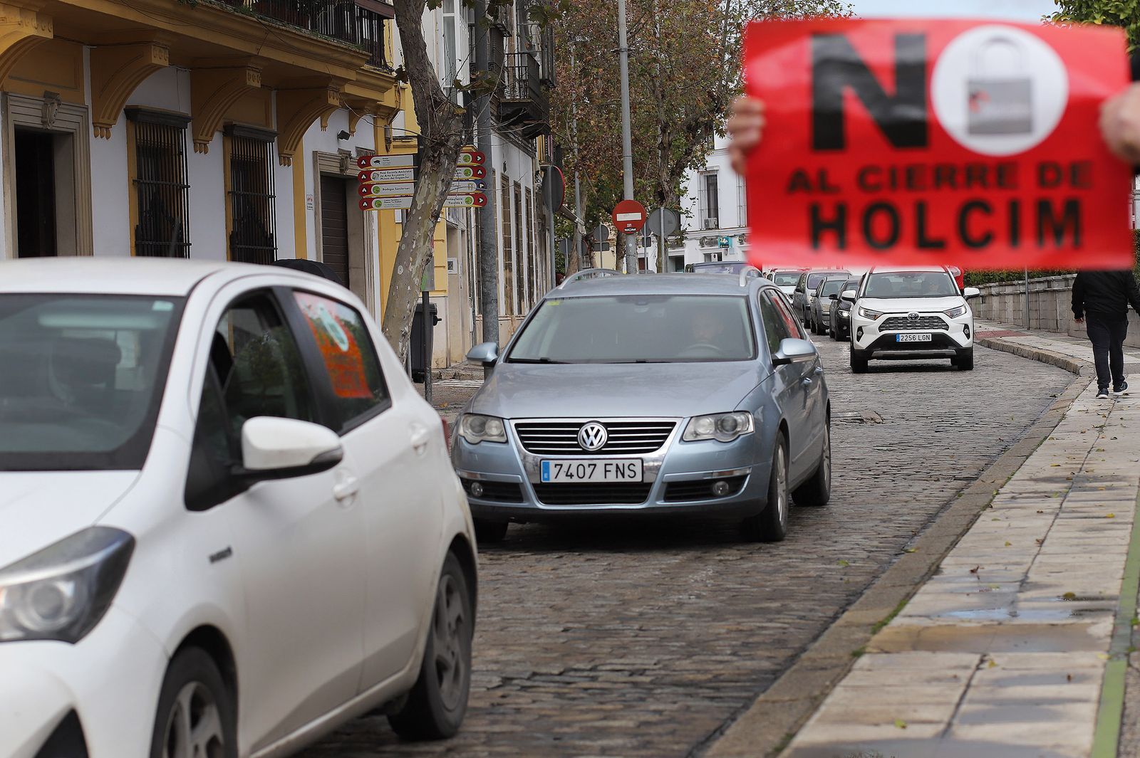 Caravana de protesta de la plantilla de Holcim.
