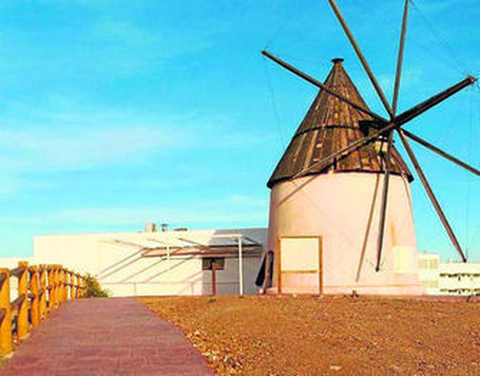 Acceso al Molino de los Méndez situado a la entrada del pueblo.