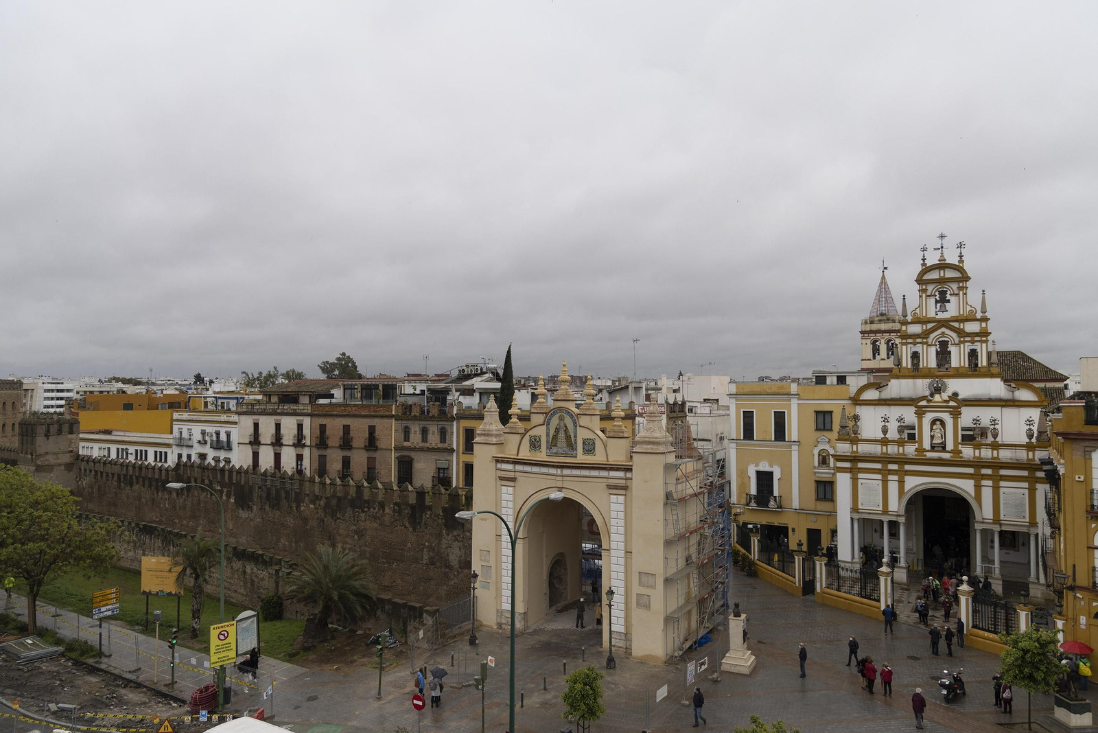 Así luce el Arco de la Macarena tras su restauración, todas las imágenes