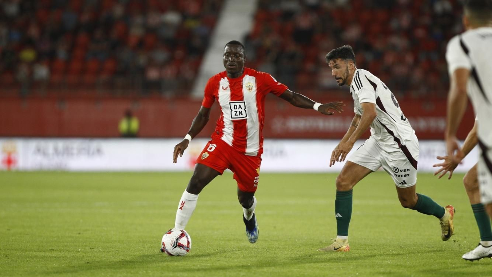 Dion Lopy conduce el esférico en la última cita liguera.