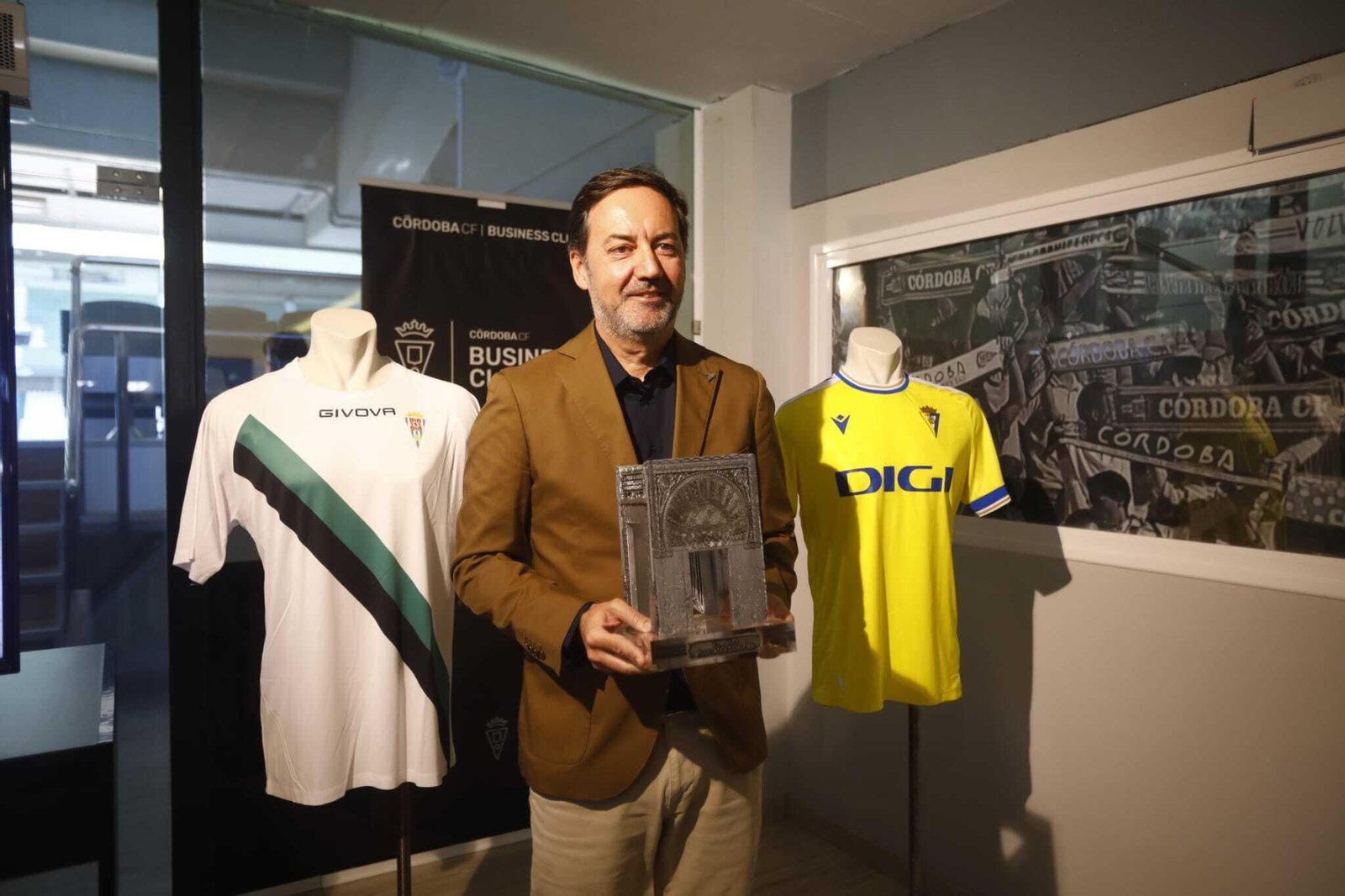 El Córdoba CF presenta el Trofeo Puertas de Córdoba, en imágenes