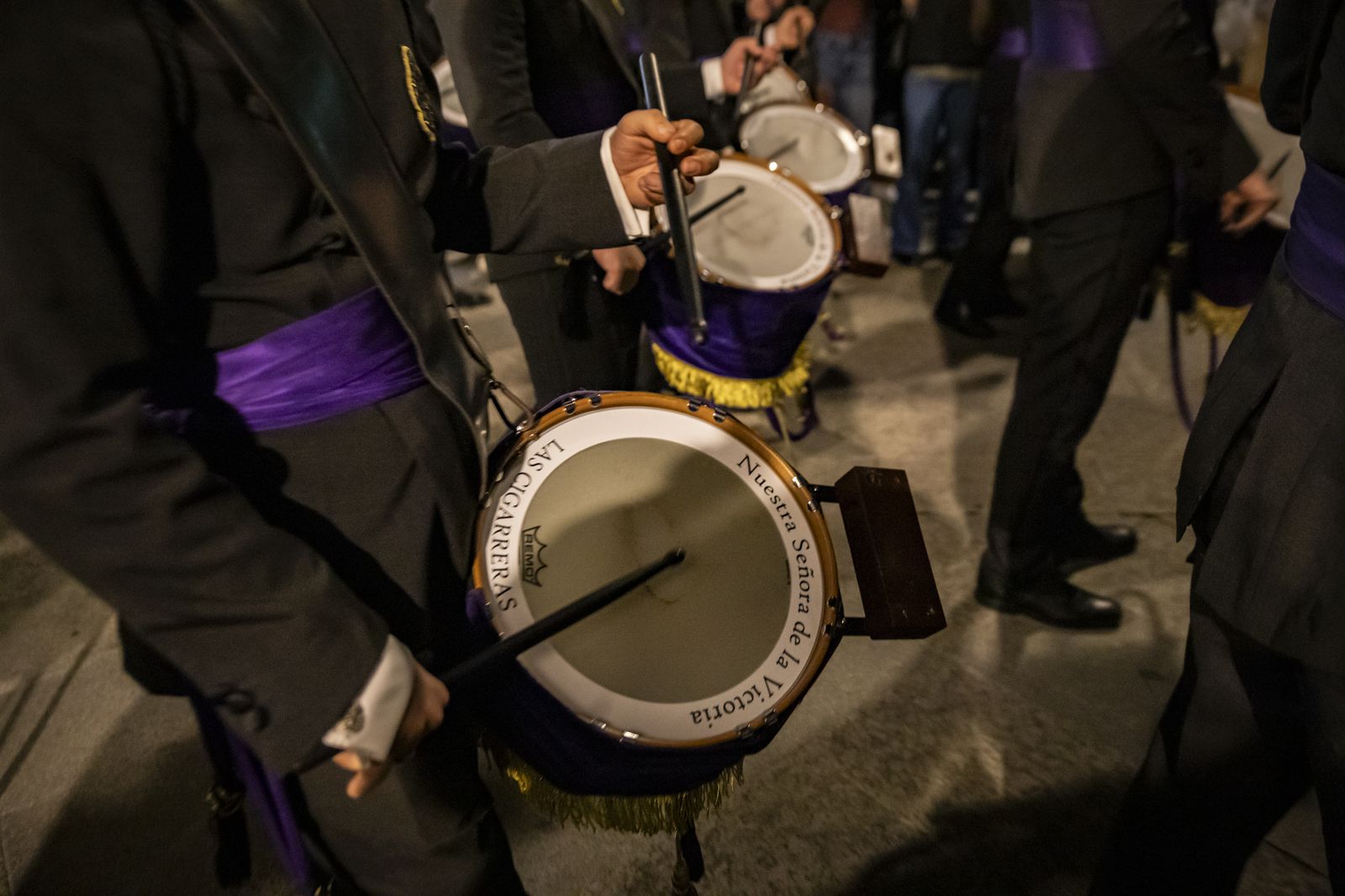 Multitudinario pasacalles de la Banda de las Cigarreras por el centro de Jerez