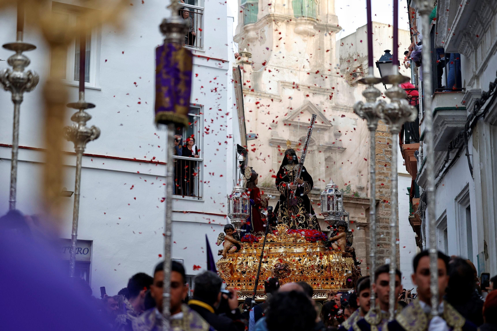 Imágenes de la cofradía del Nazareno de Santa María en la Semana Santa de Cádiz 2023