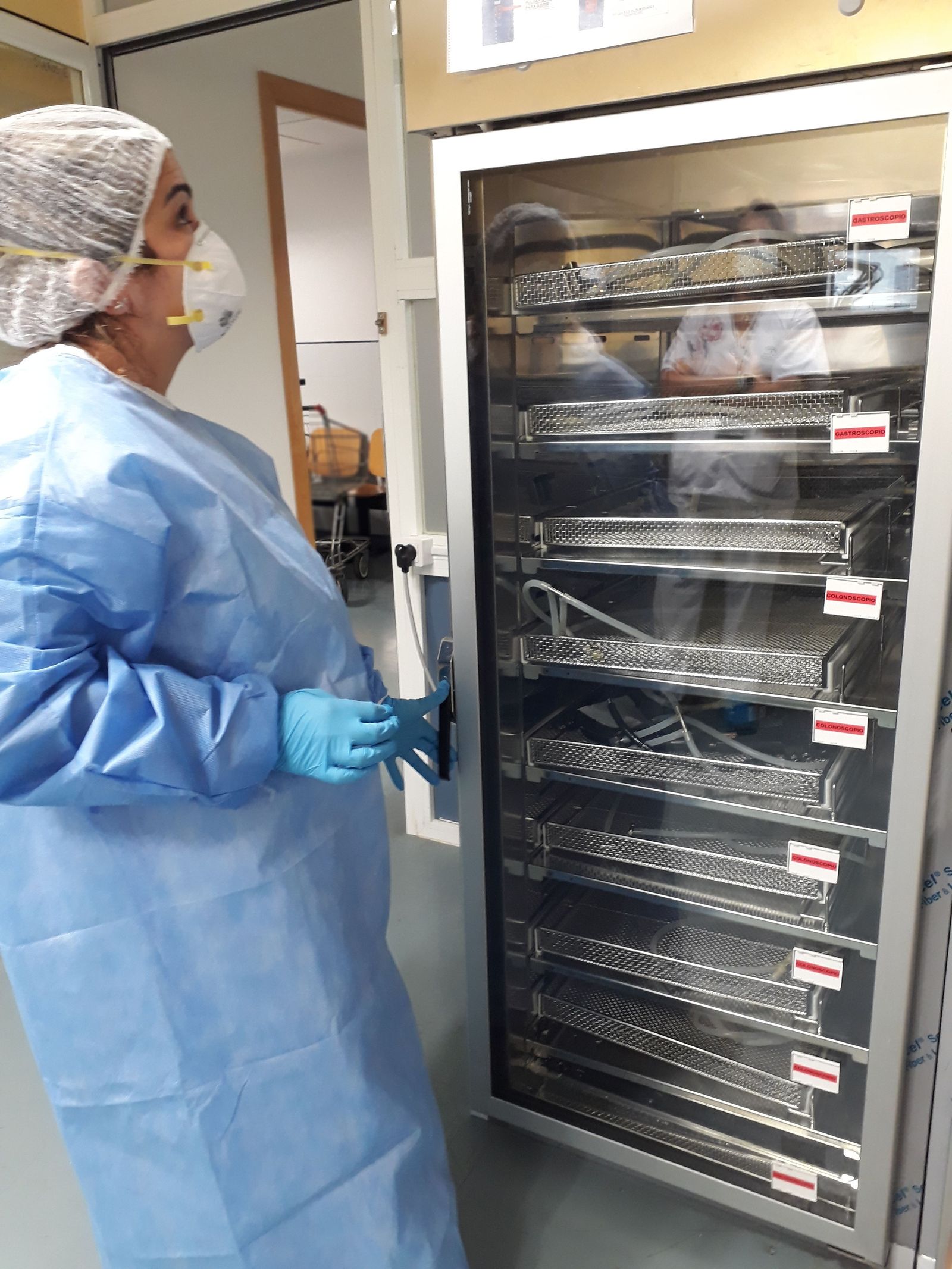 Armario de almacenaje especialmente equipado para larga duración de la desinfección de tubos endoscopicos.