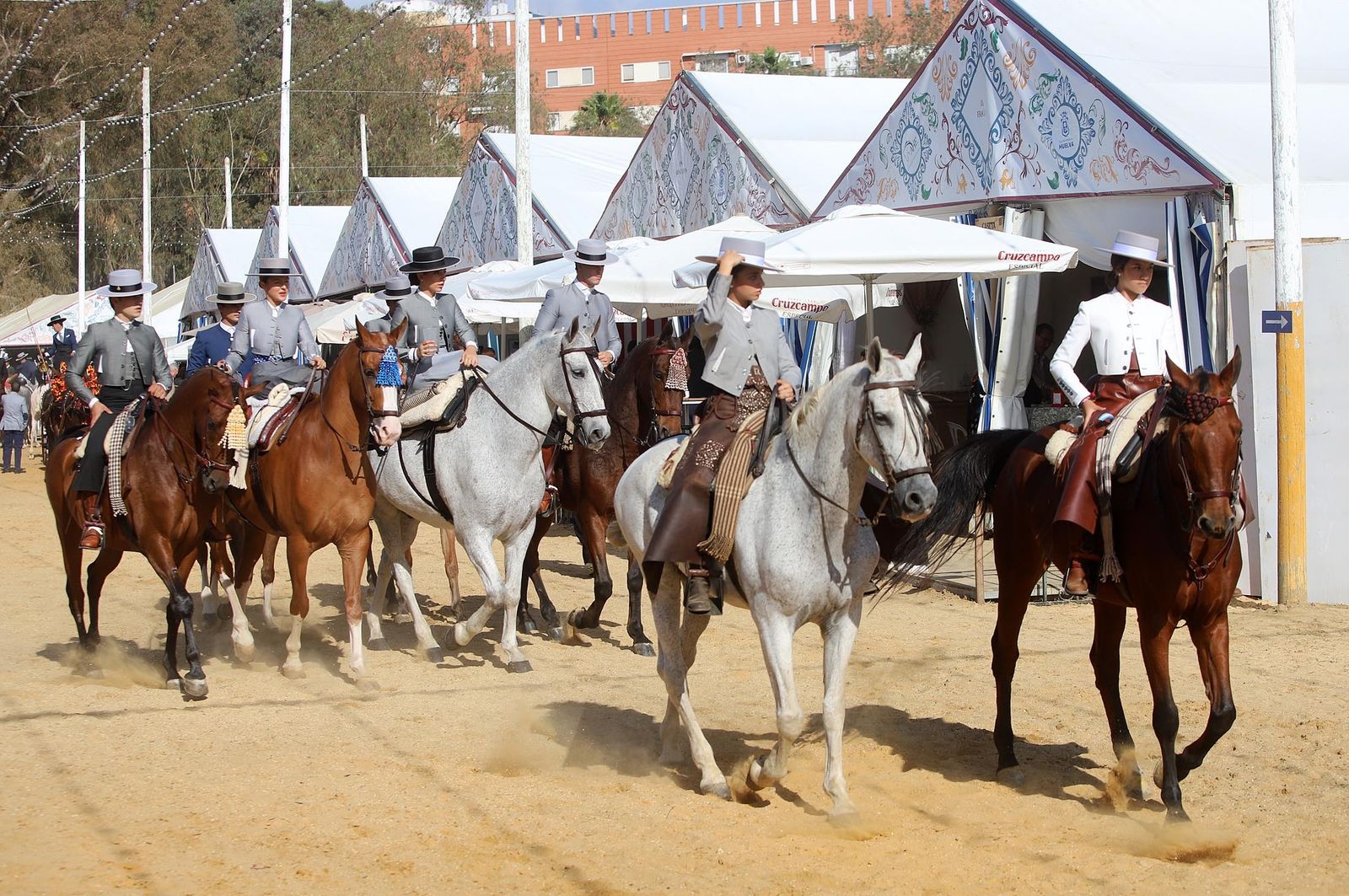 Feria del Caballo 2023: Imágenes del ambiente en la tarde del sábado