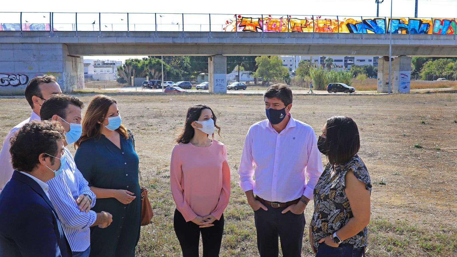 Inés Arrimadas y Juan Marían, junto a otros responsables de Cs, este sábado en Jerez.