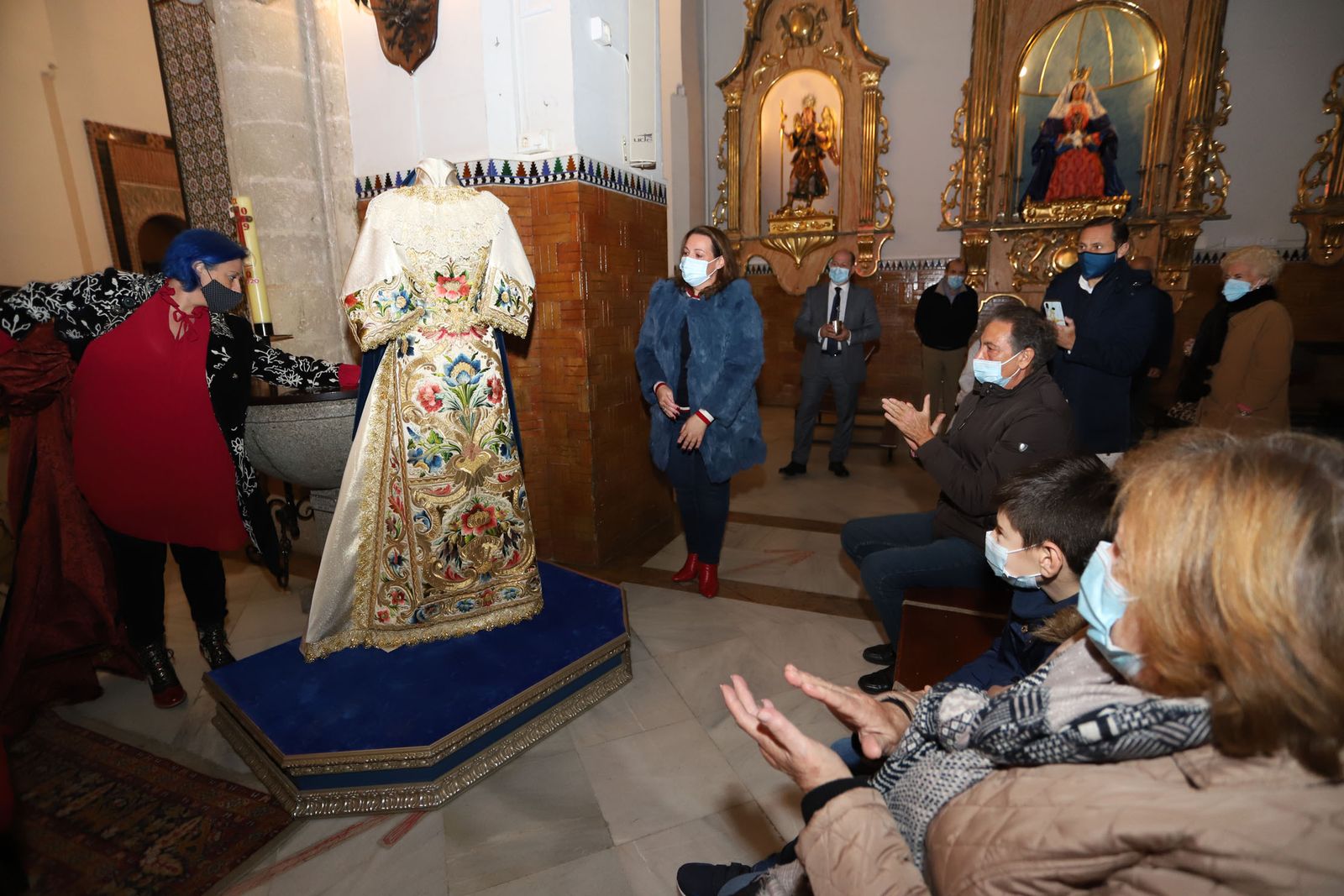 Bendecida la nueva corona de Nuestra Señora de los Ángeles
