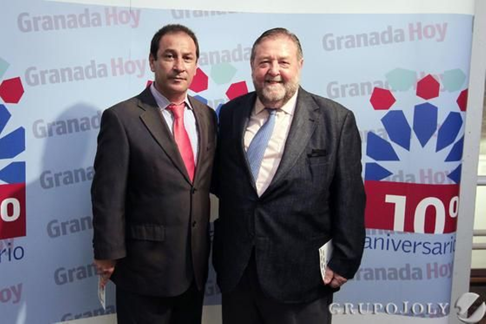 El decano de la Facultad de Medicina, Indalecio Sánchez- Montesinos con el presidente de la autoridad portuaria Ángel Díaz.

Foto: Pepe Villoslada-Lucia Rivas