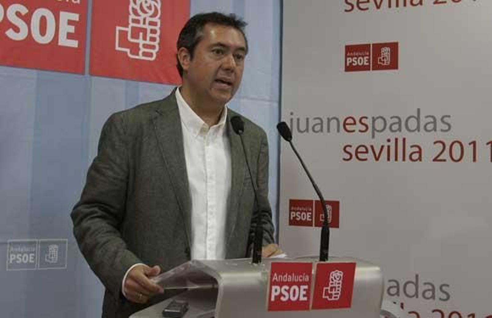 Espadas: "Zoido pide un día un puente, otro un cercanías y otro quiere un Metro"