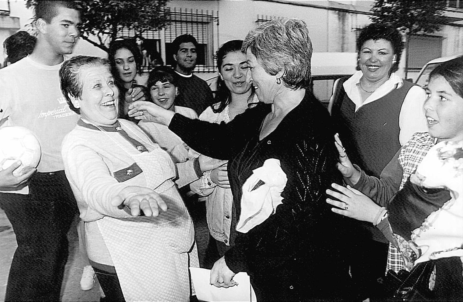 Una imagen de hace 20 años, la familia Salguero, de El Puerto, celebrando seis aciertos de La Primitiva.