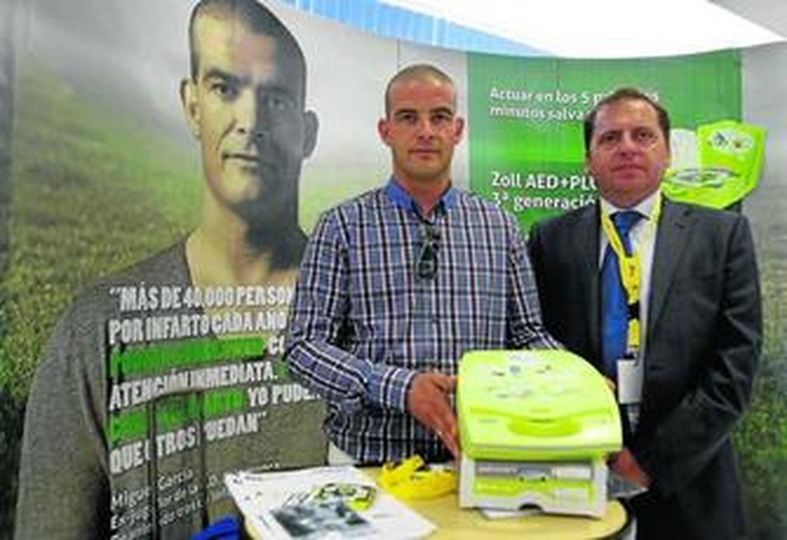 Miguel García (i), junto a Jesús Barón, responsable en Andalucía de la marca 'Oxidoc'.