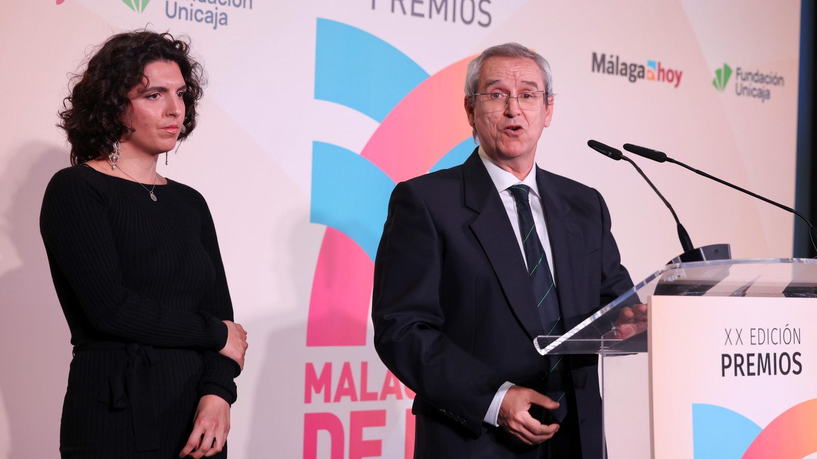 Marrero y Medina, ante el atril.