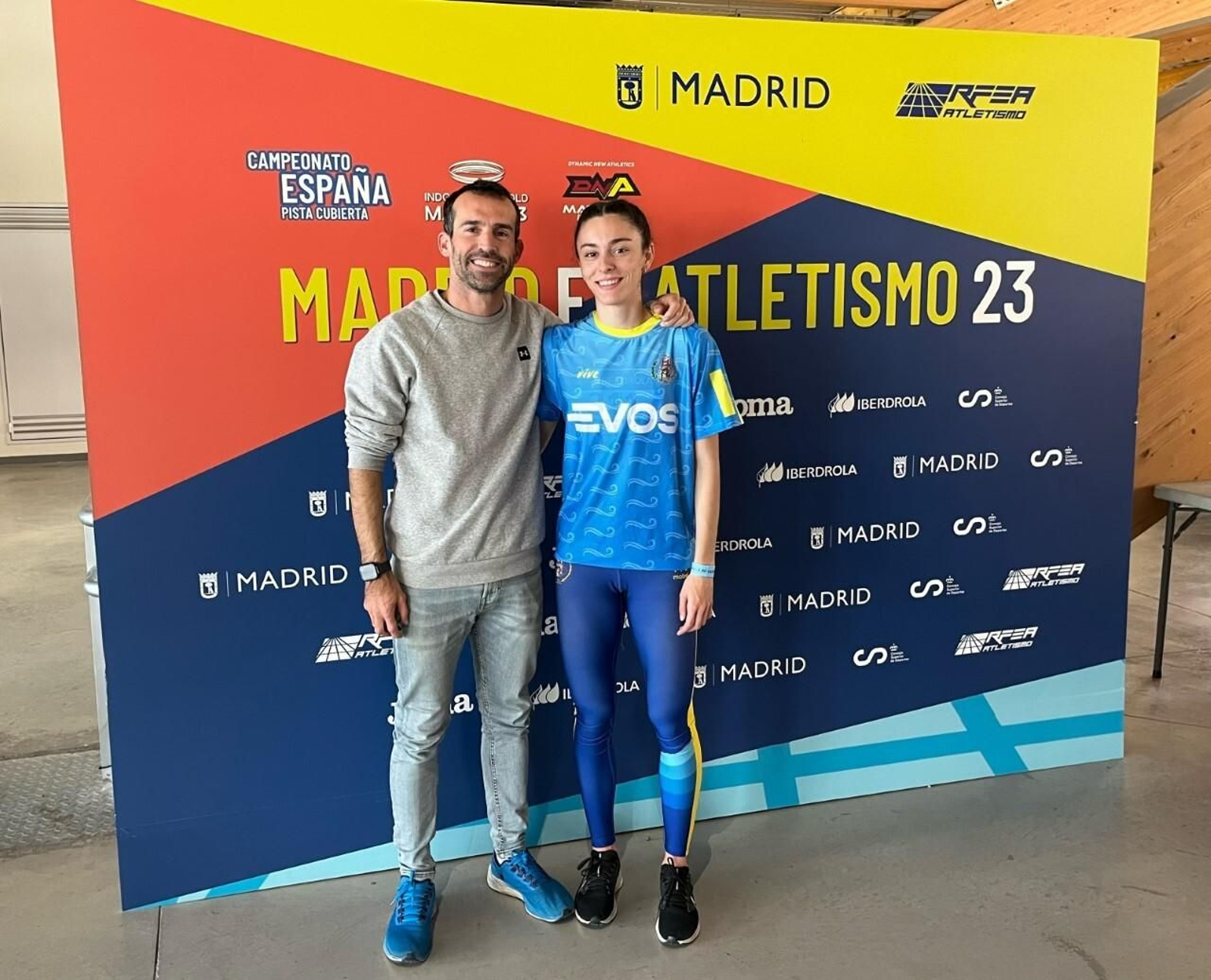 La barreña Ana Prieto y su entrenador, Saúl Sáez, en Madrid.