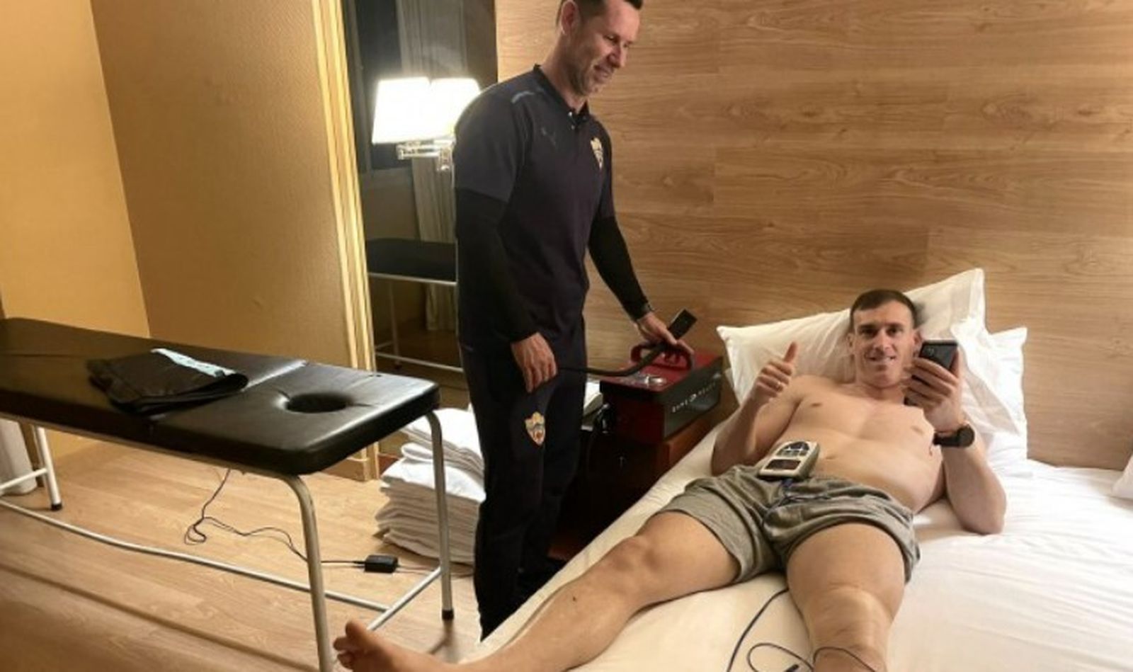 Fernando, tratado en el hotel de concentración en Burgos.