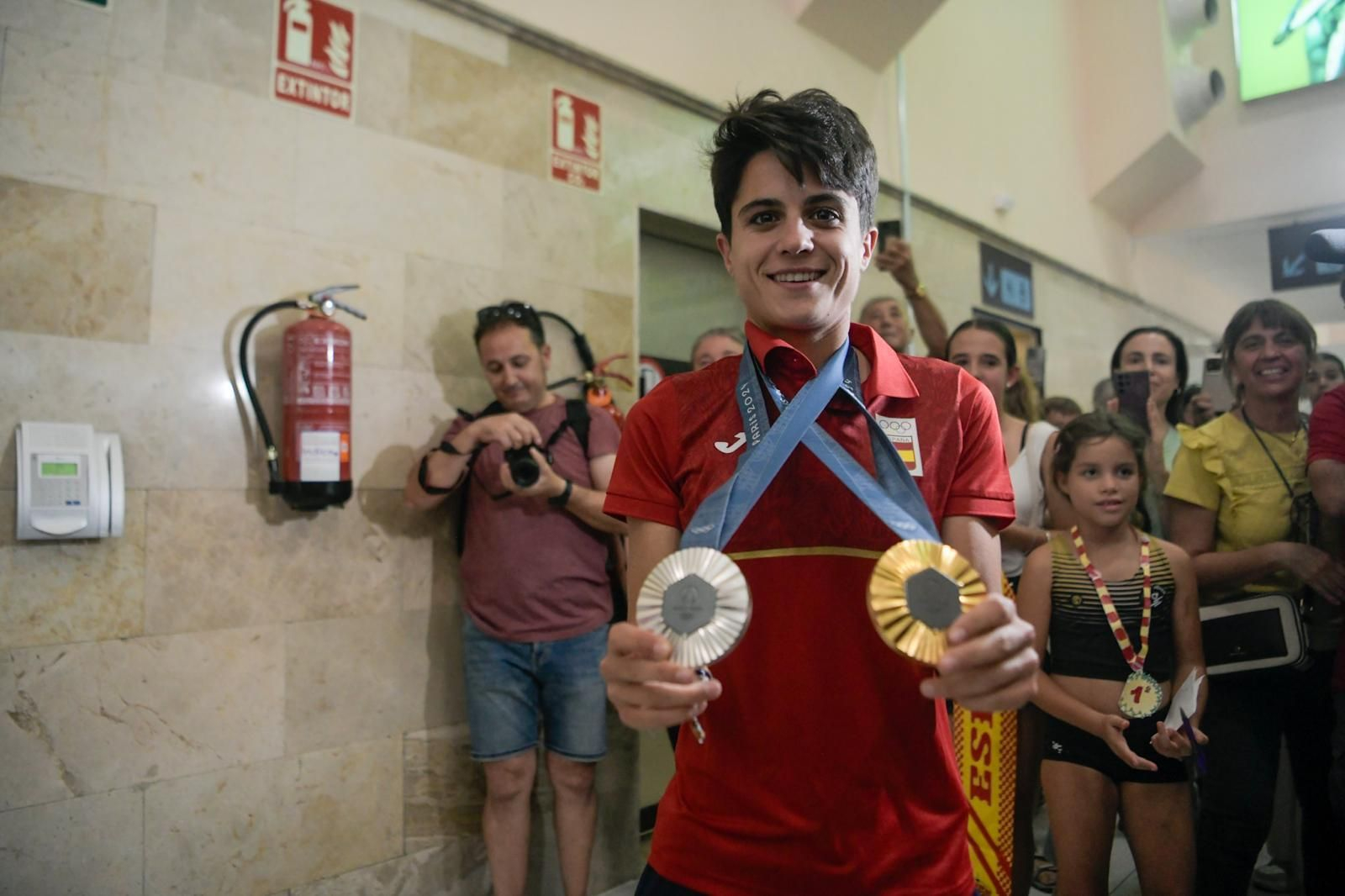 Granada recibe a la campeona María Pérez, en imágenes