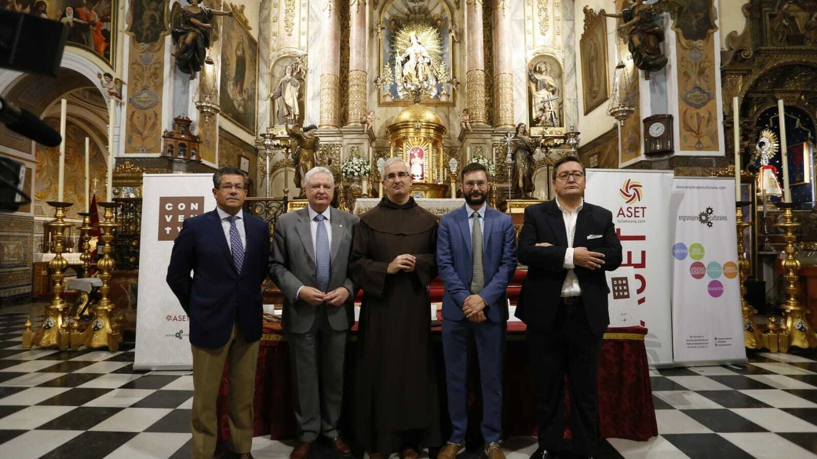 De izquierda a derecha: Rafael Domínguez (Aset), Francisco Guerrero (Aset), el padre Juan Dobado, Sergio Raya (Engranajes Culturales) y Gustavo de Medina (Aset).