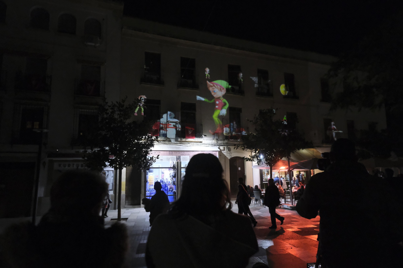 El vídeo 'mapping' de la Navidad en Córdoba ya luce en Capitulares, en imágenes