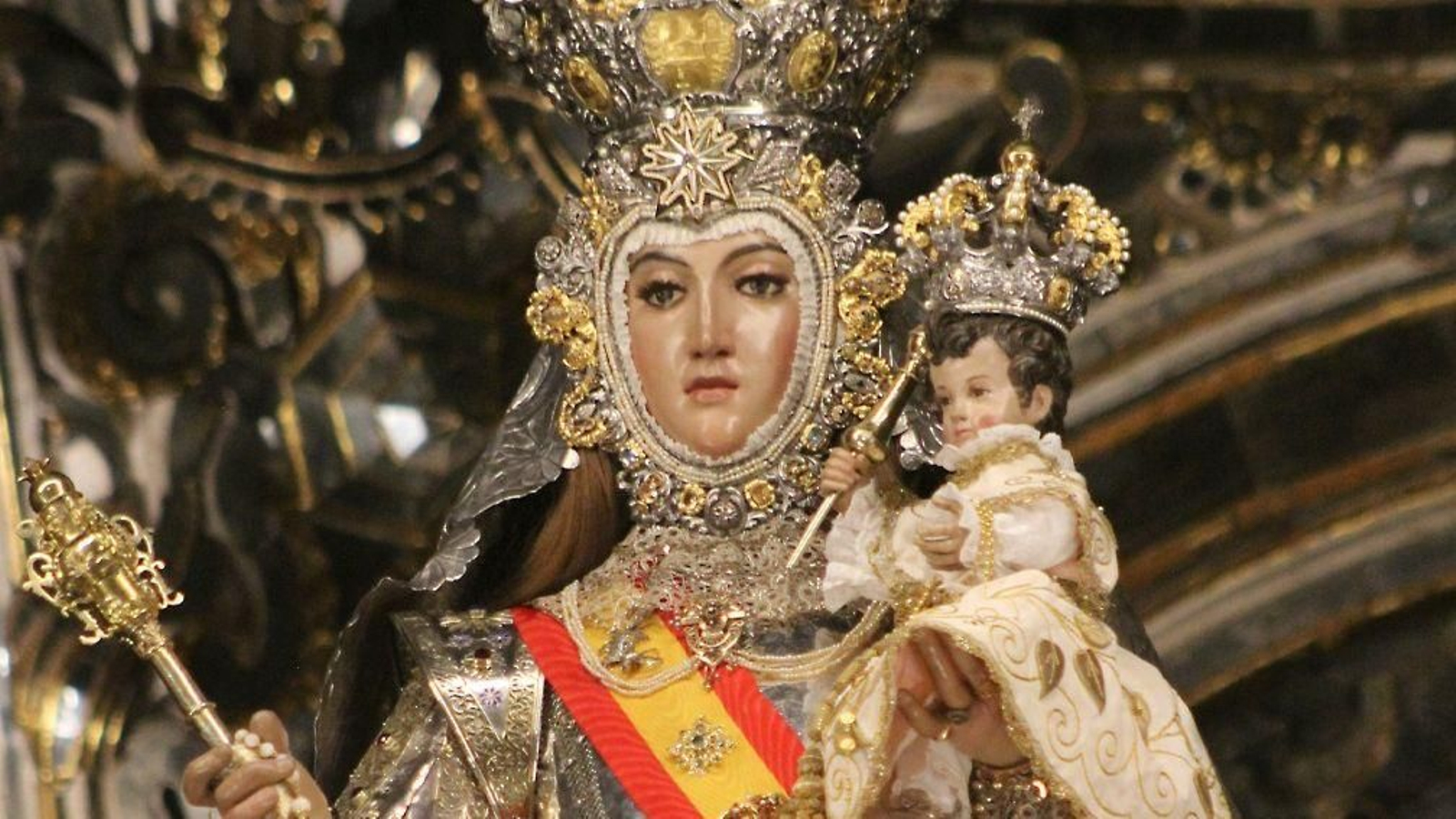 Nuestra Señora del Rosario Coronada, Copatrona de Granada