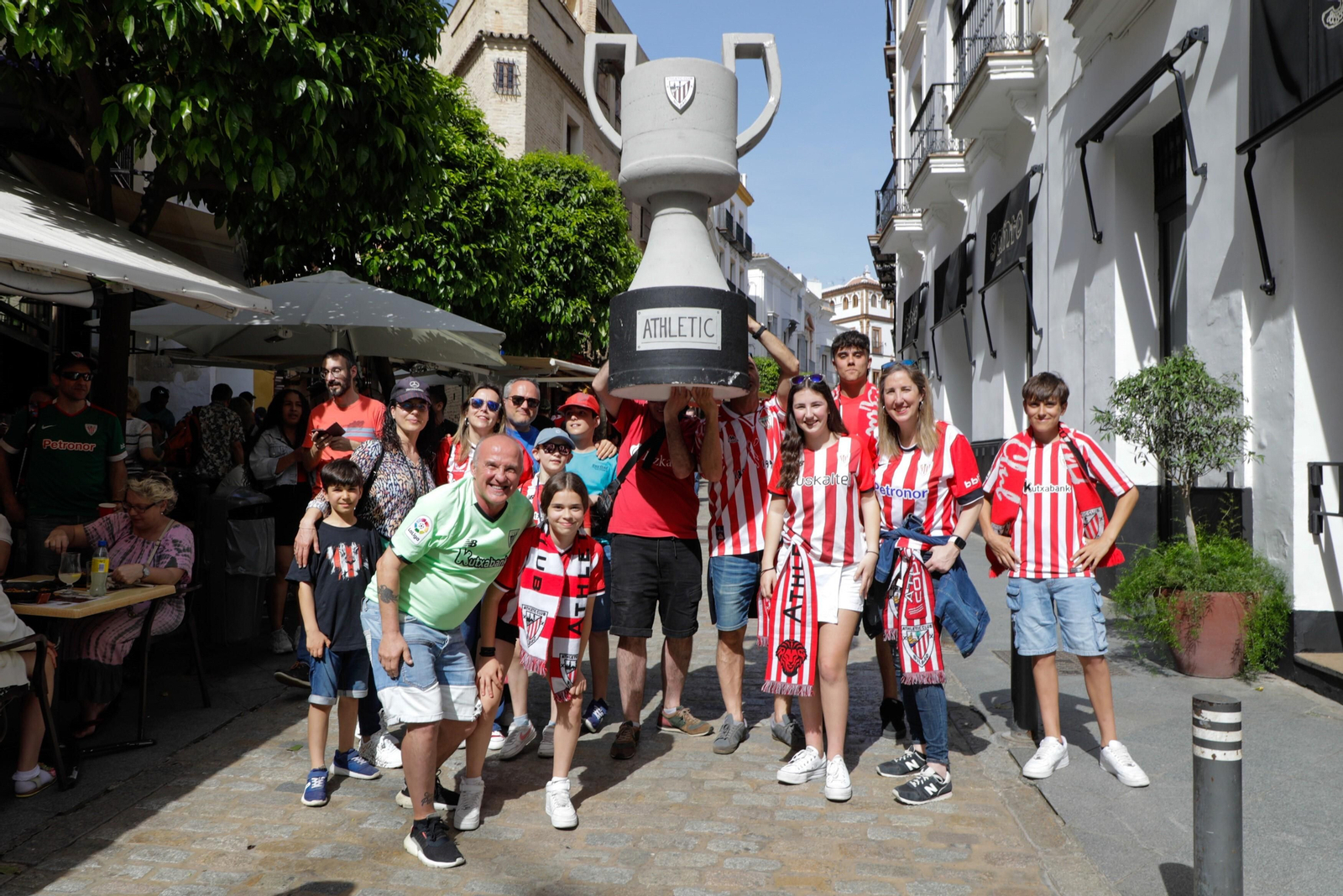 Las fotos de hinchas del Athletic y del Mallorca por Sevilla