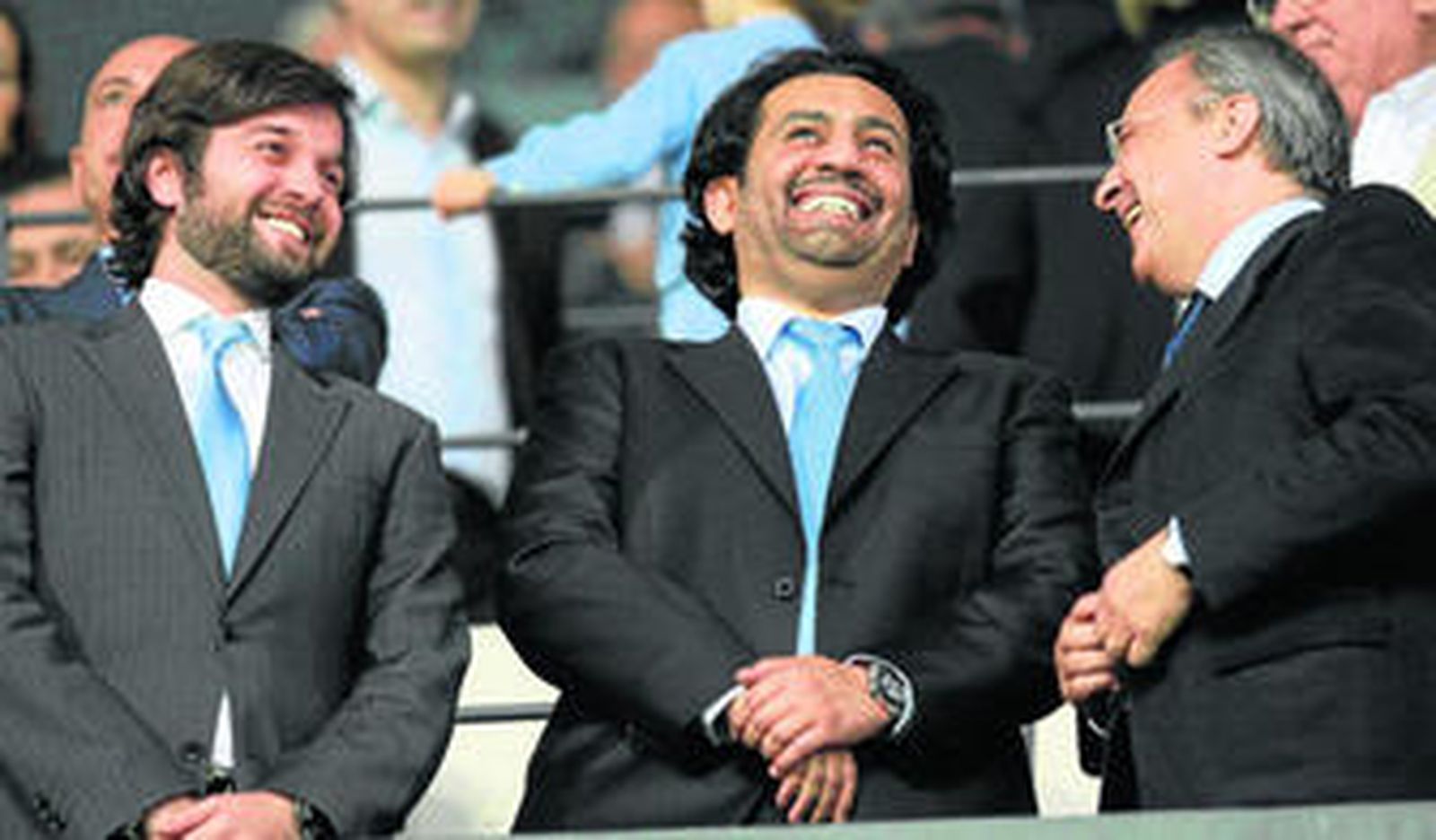 Quincy cae al césped de La Rosaleda tras recibir una falta de Xabi Alonso.