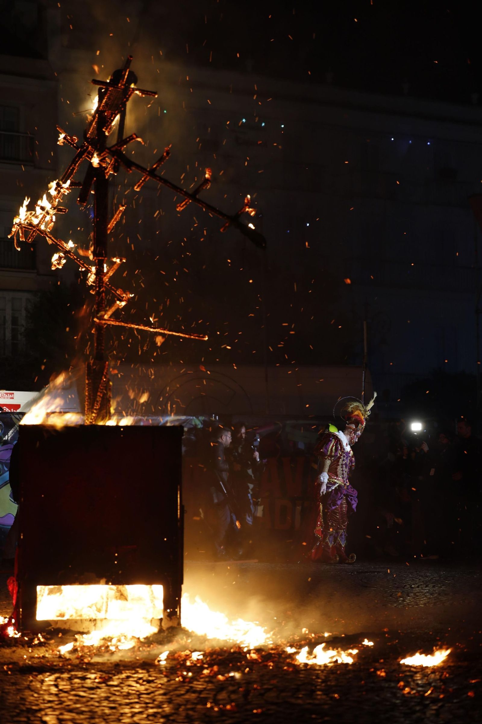 Cortejo, acto y quema del Dios Momo del Carnaval de Cádiz 2026