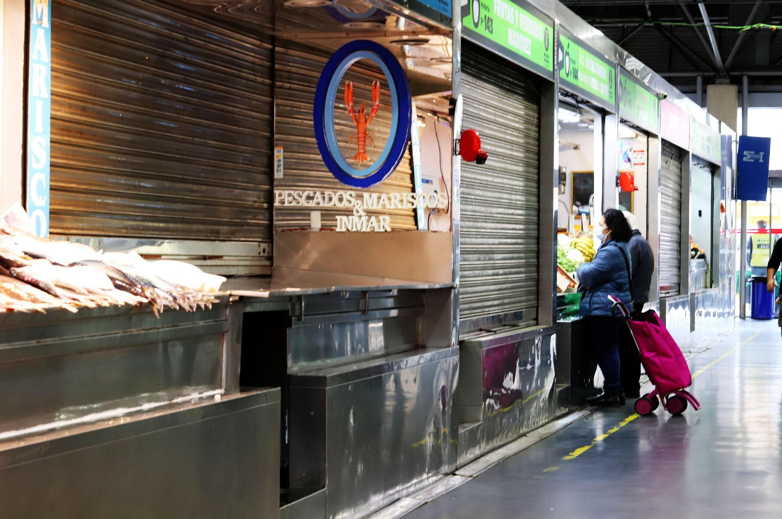Imágenes del ambiente en el Mercado del Carmen en plena huelga de transportistas