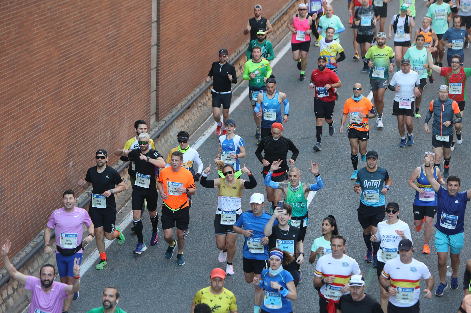 Búscate en la Zurich maratón de Sevilla