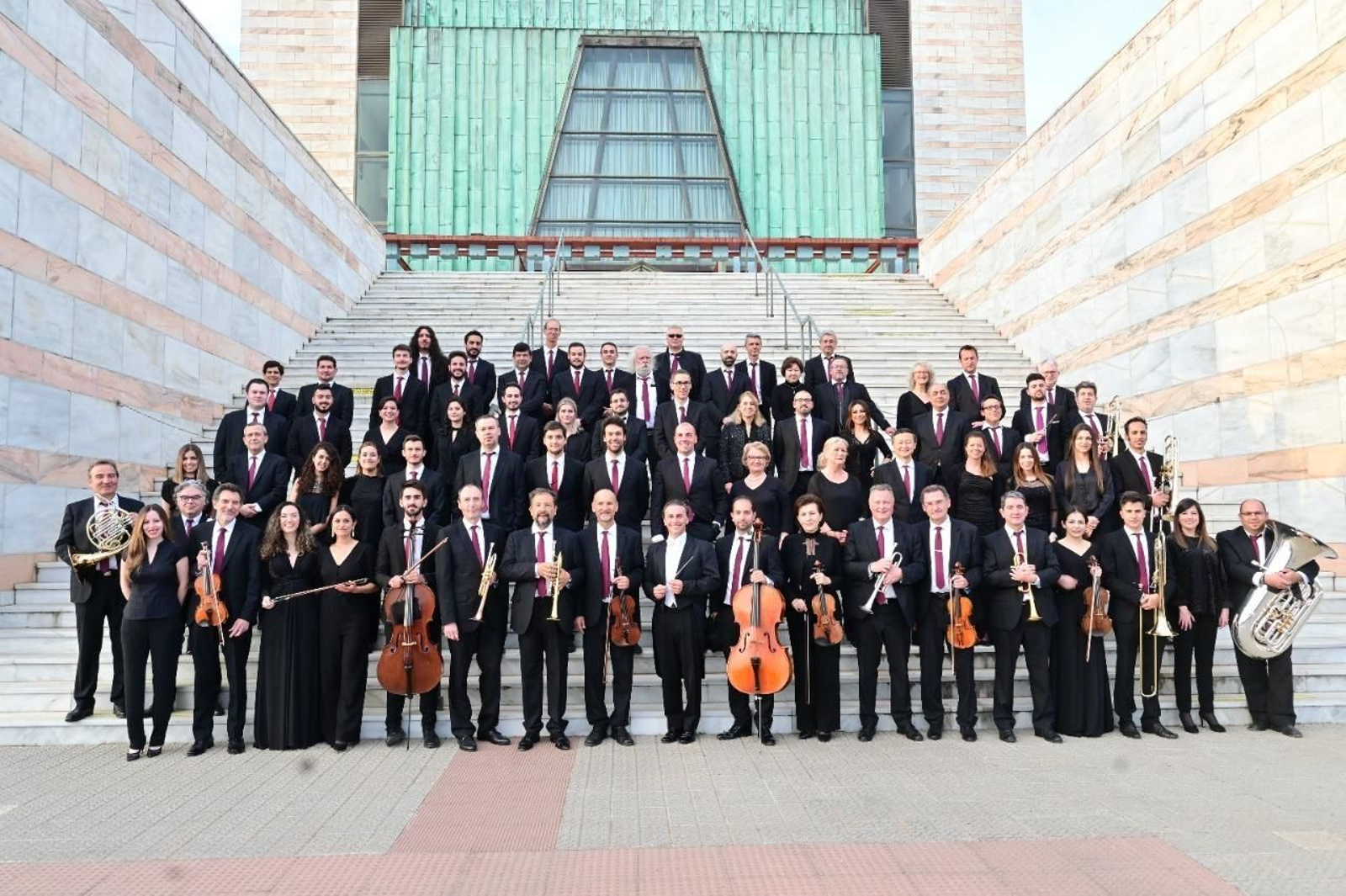 Imagen oficial de la actual plantilla de la Orquesta Filarmónica de Málaga.