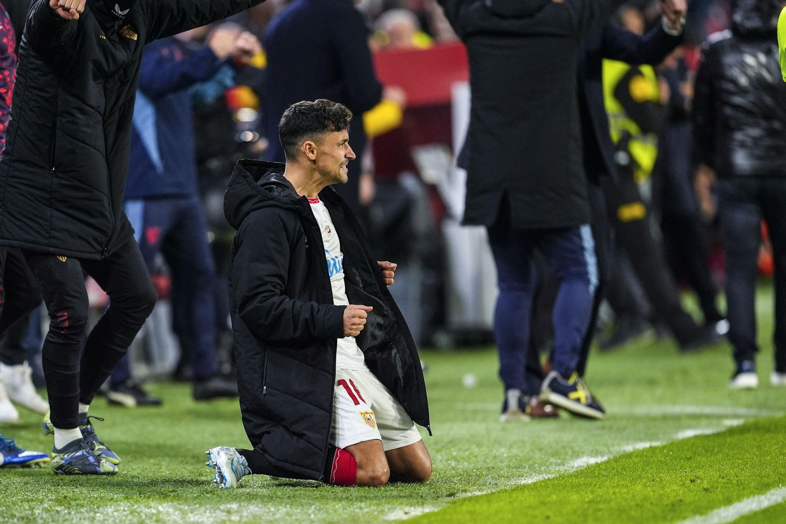 Jesus Navas sufr en la banda en los últimos minutos del Sevlla-Celta.