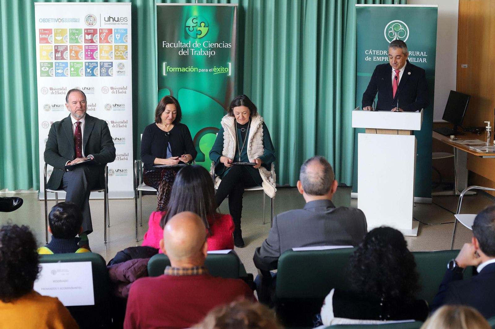 Imágenes de la entrega de los Premios a la Excelencia investigadora "José Luis García Palacios", en la Universidad de Huelva Imágenes de la entrega de los Premios a la Excelencia investigadora "José Luis García Palacios", en la Universidad de Huelva