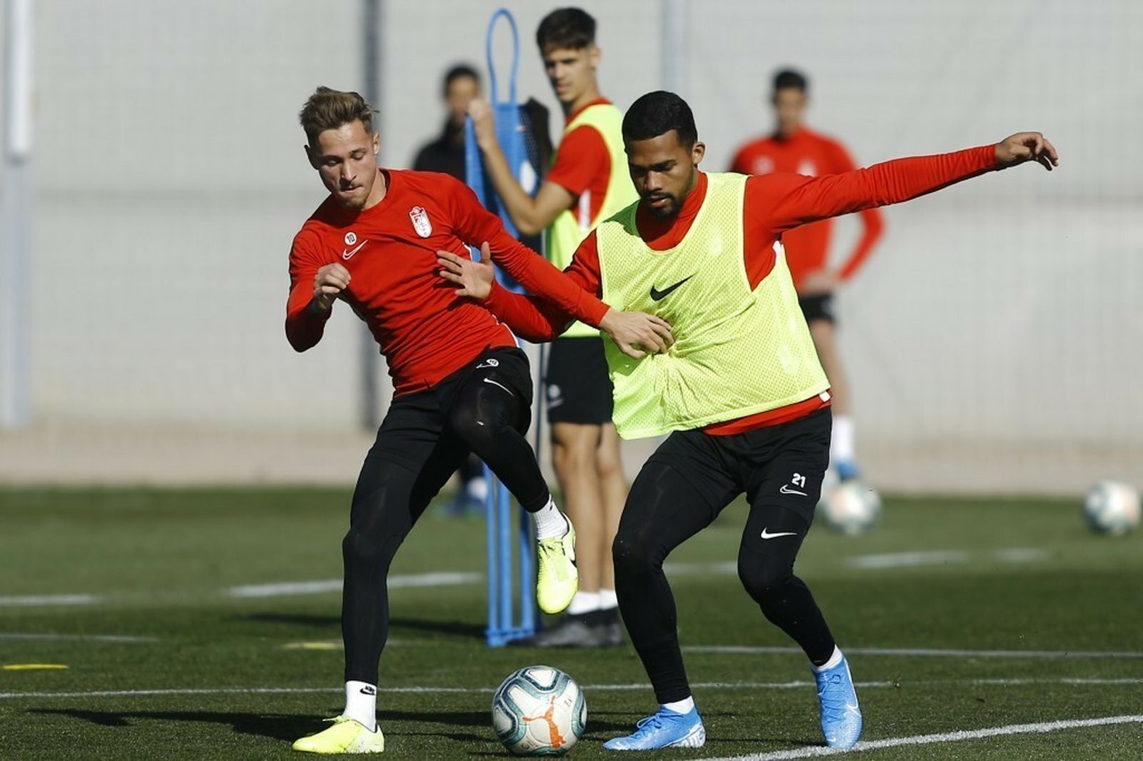 Yangel Herrera, a la derecha, durante el entrenamiento de este jueves