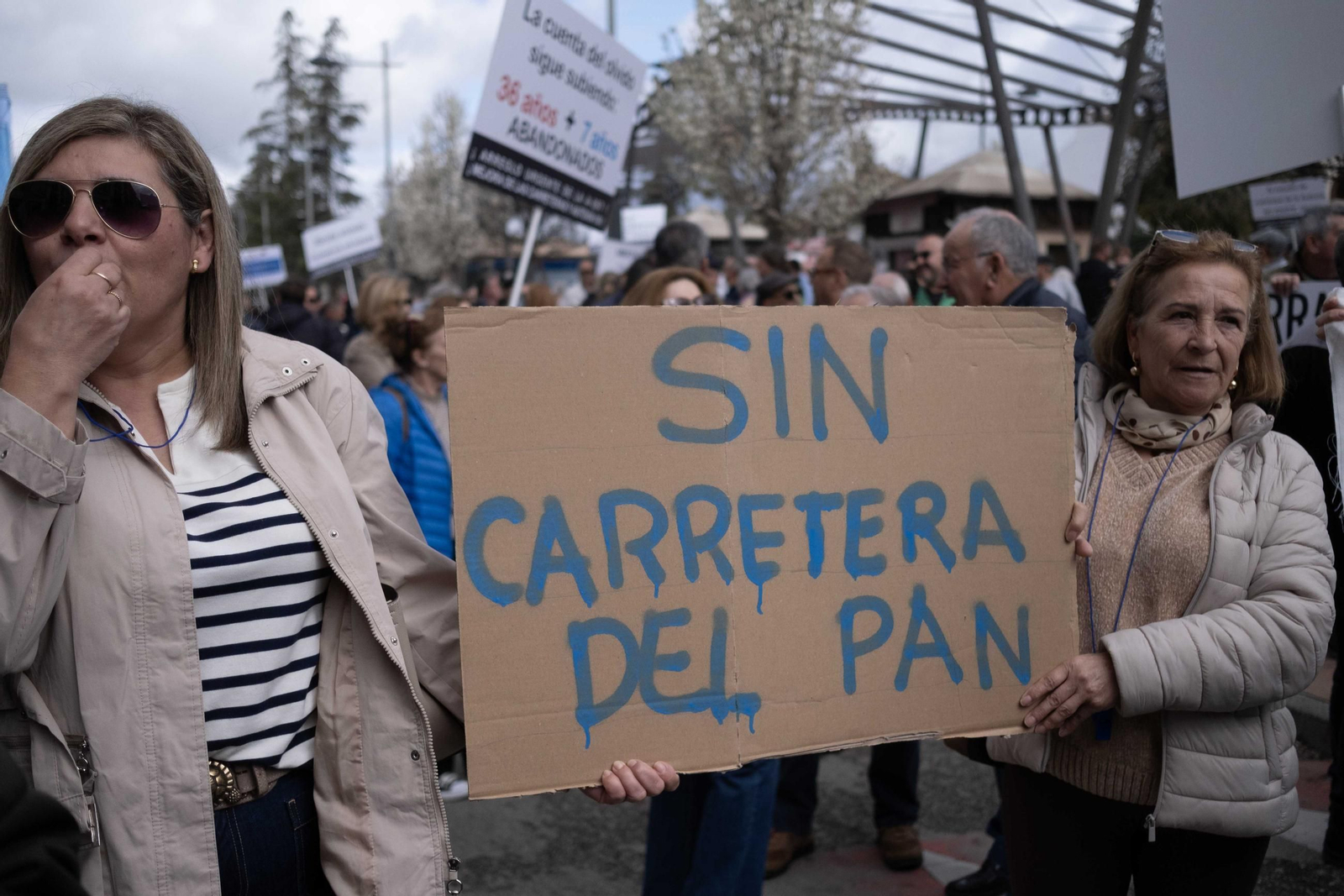 Manifestación por la mejora de las carreteras de la Serranía de Ronda, en fotos