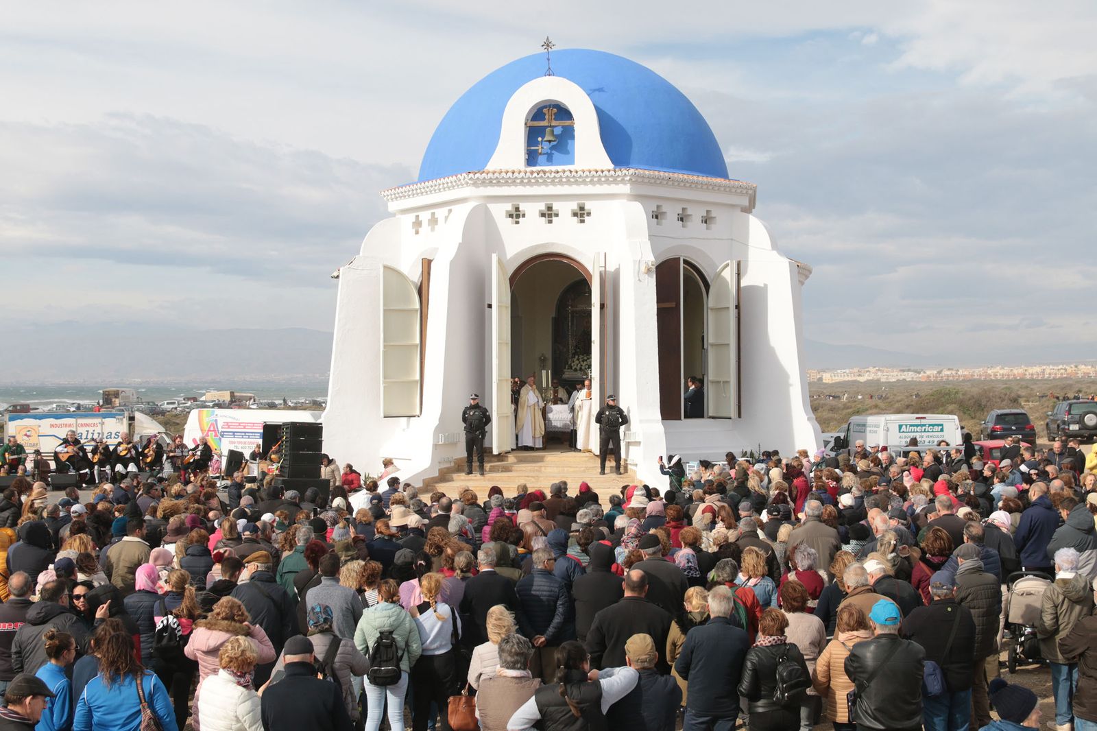 Miles de almerienses acuden a Torregarcía en la Romería de la Virgen del Mar