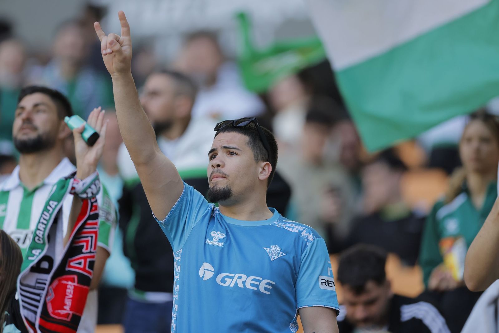 Búscate en las fotos del Betis - Sevilla