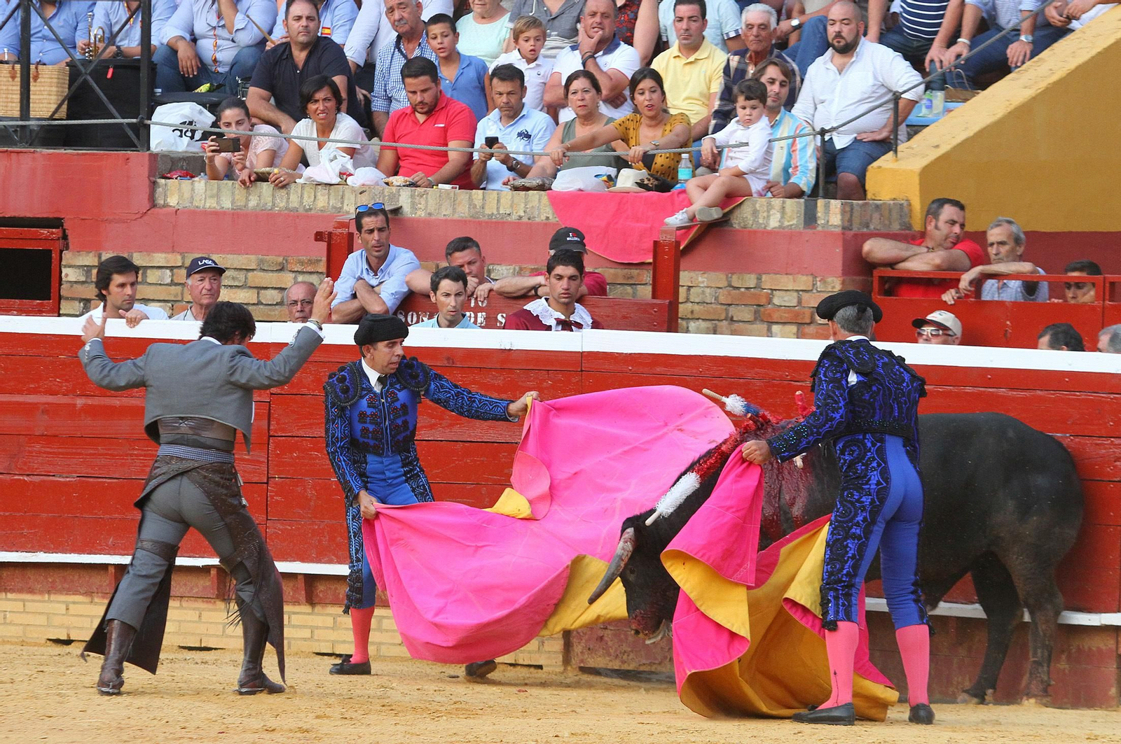 Imágenes de la corrida de rejones de Pablo Hermoso de Mendoza, Andrés Romero y Lea Vicens.