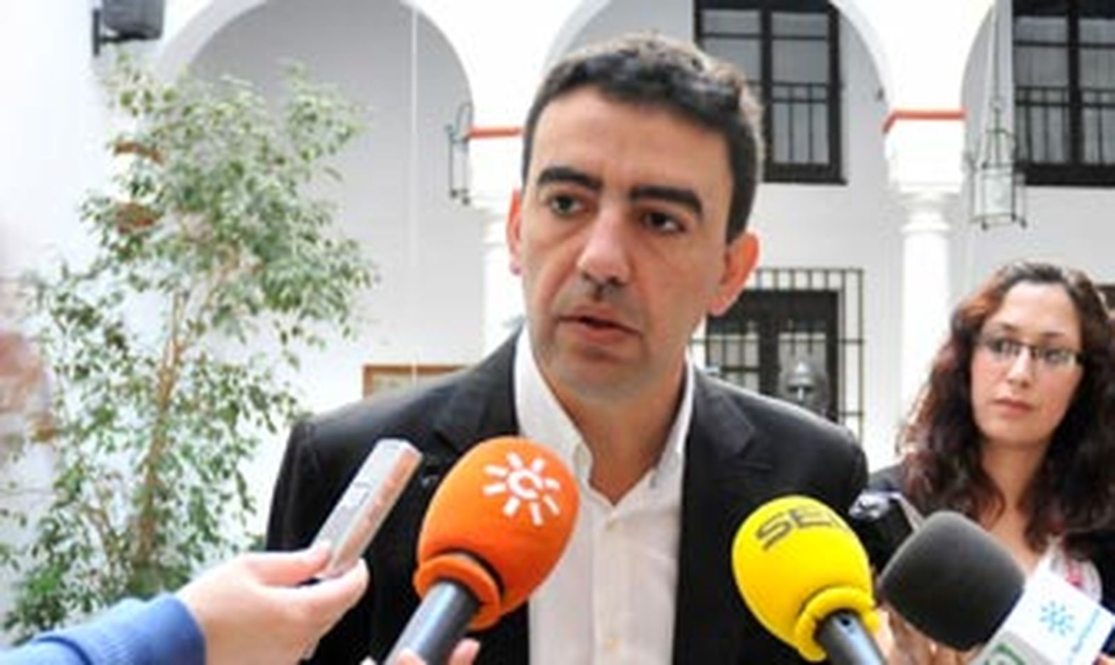 El PSOE dice que Arenas "está con el agua al cuello" tras la posible implicación del PP en el 'caso ERE'