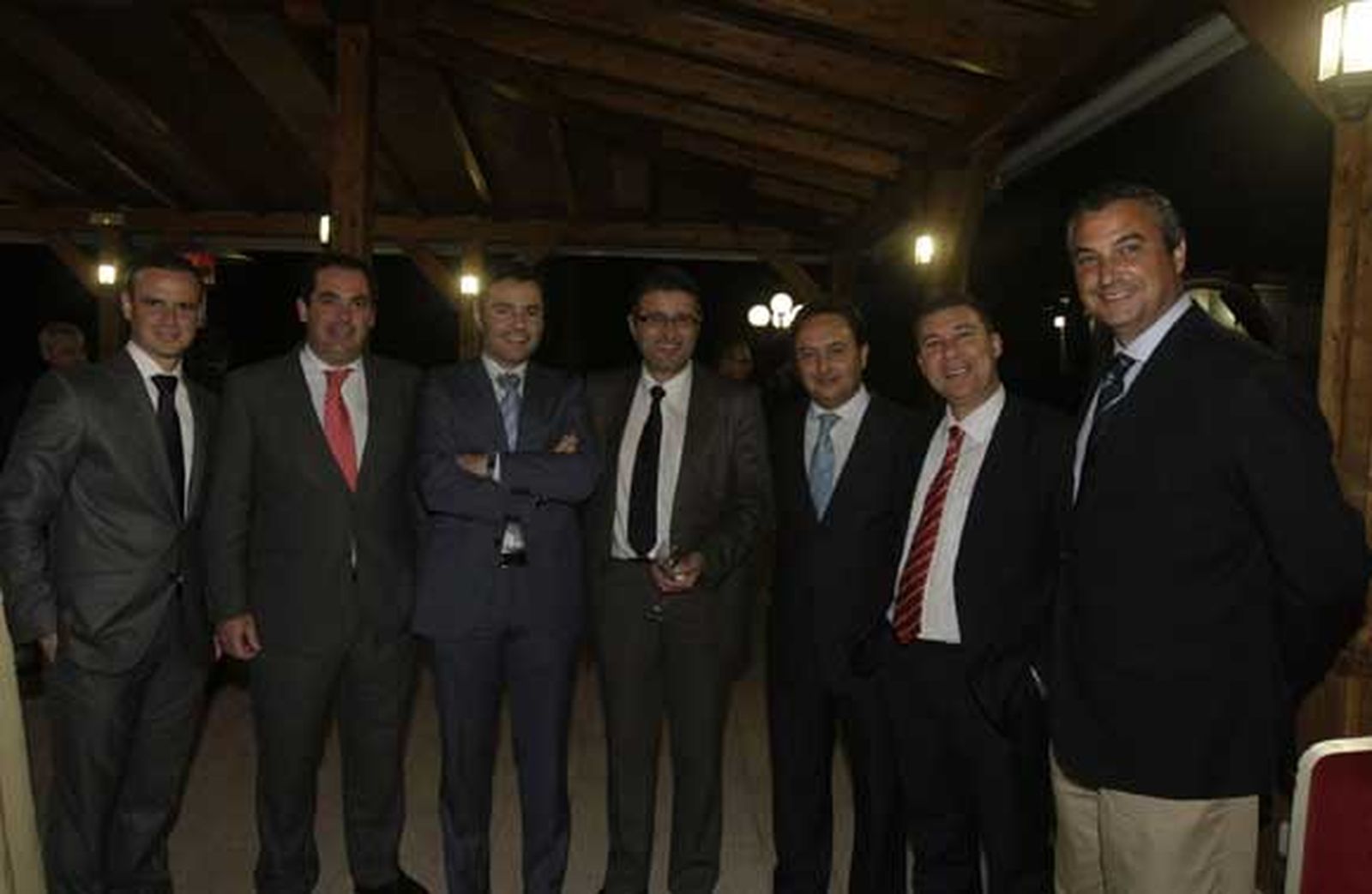 César Gómez (NH Algeciras), Juanma Cordón (NH Campo de Gibraltar), Jorge Mora (Andalucía con encanto), Guillermo Tell (AC Algeciras), Juan Carlos Carmona (Guadacorte Park), Alfonso Benítez (AC La Línea) y Juan Fernández de Mesa (Europa Sur)./Fotos:Erasmo Fenoy

Foto: Erasmo Fenoy