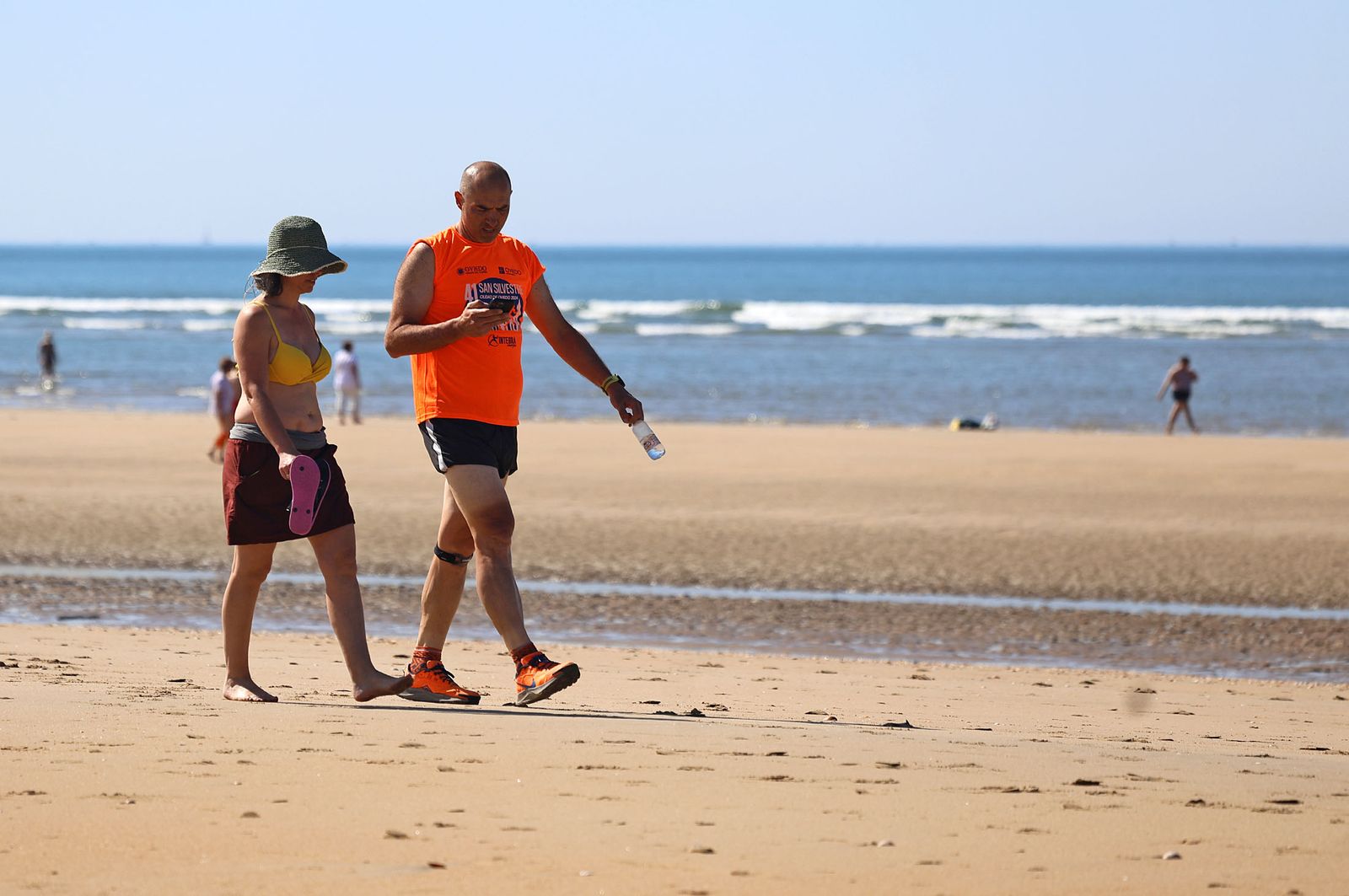 Imágenes del ambiente en las playas de Huelva durante la mañana