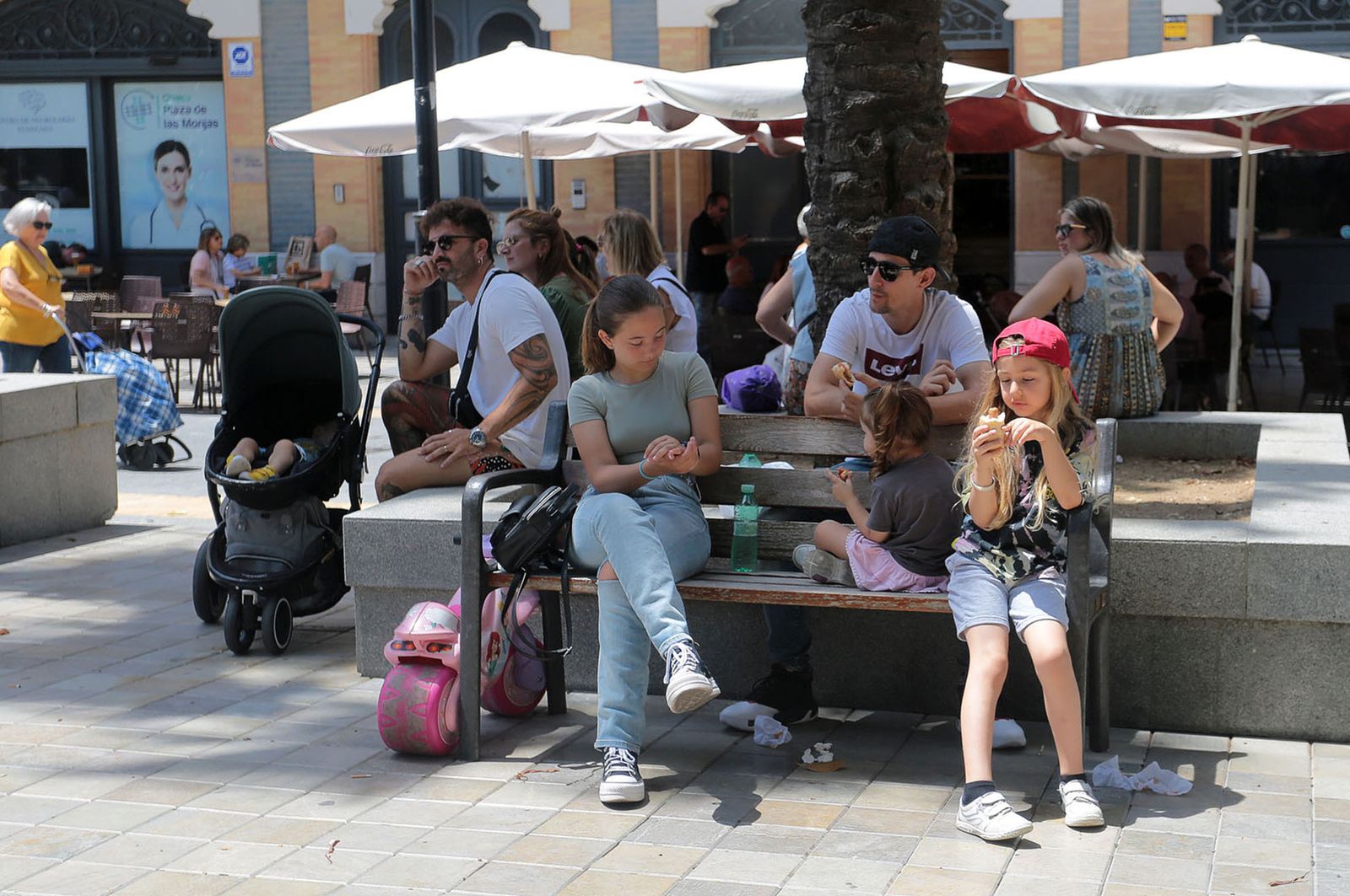 Imágenes del ambiente en Huelva en la mañana del sábado