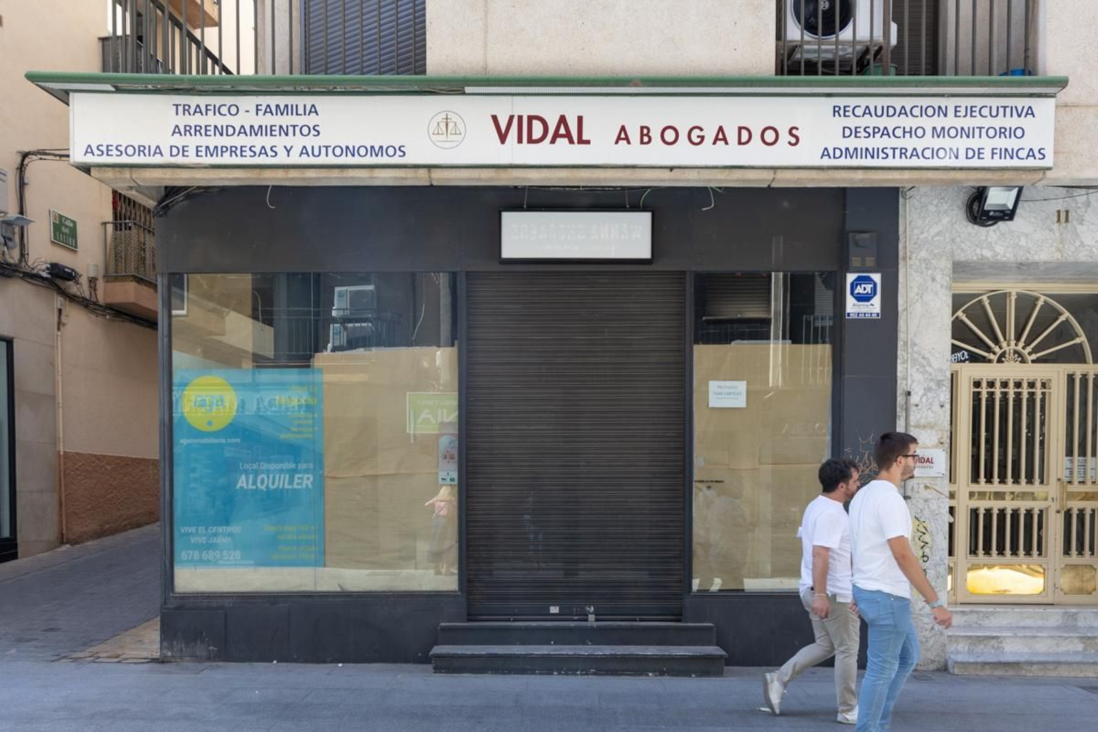 Locales vacíos en el centro de Jaén, en imágenes