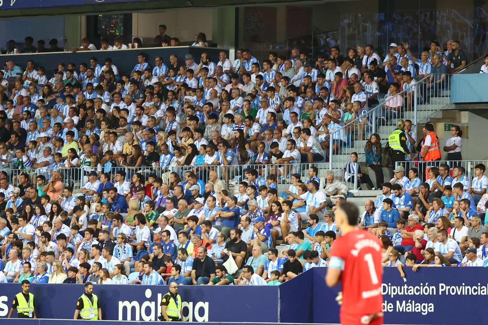Búscate en las gradas de La Rosaleda durante el Málaga CF-Elche CF
