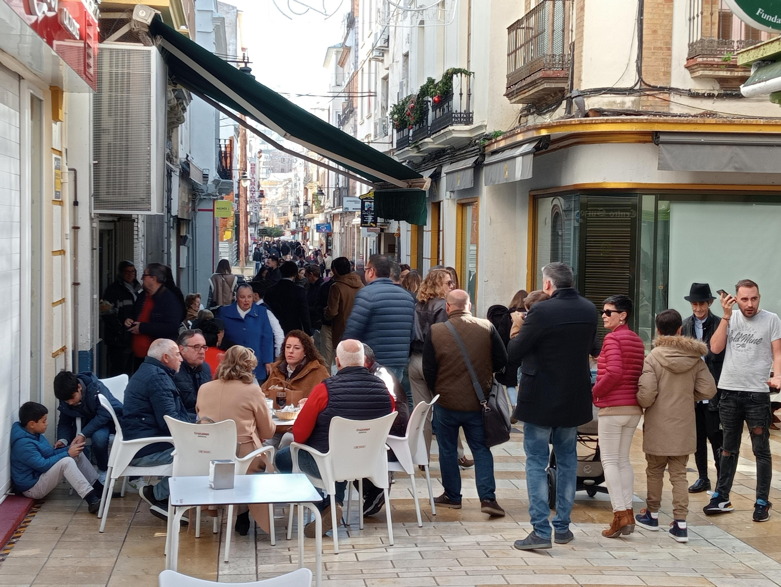 Imágenes del ambiente en Huelva en el día de Navidad