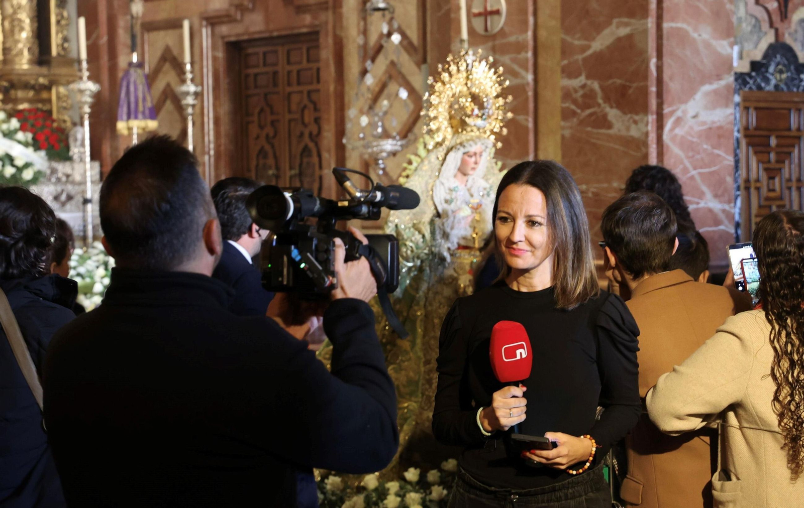 Los programas de televisiones nacionales conectando en directo desde la basílica.