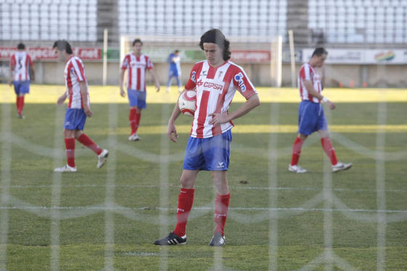 El Algeciras, que sólo logró empatar ante el Puerto Real en un ambiente enrarecido, continúa cuarto en la clasificación./Fotos:Erasmo Fenoy 

Foto: Erasmo Fenoy