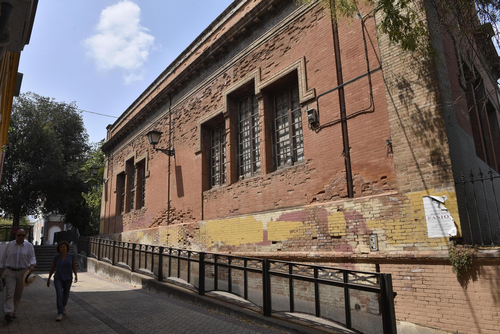 Fachada exterior del antiguo colegio San Bernardo