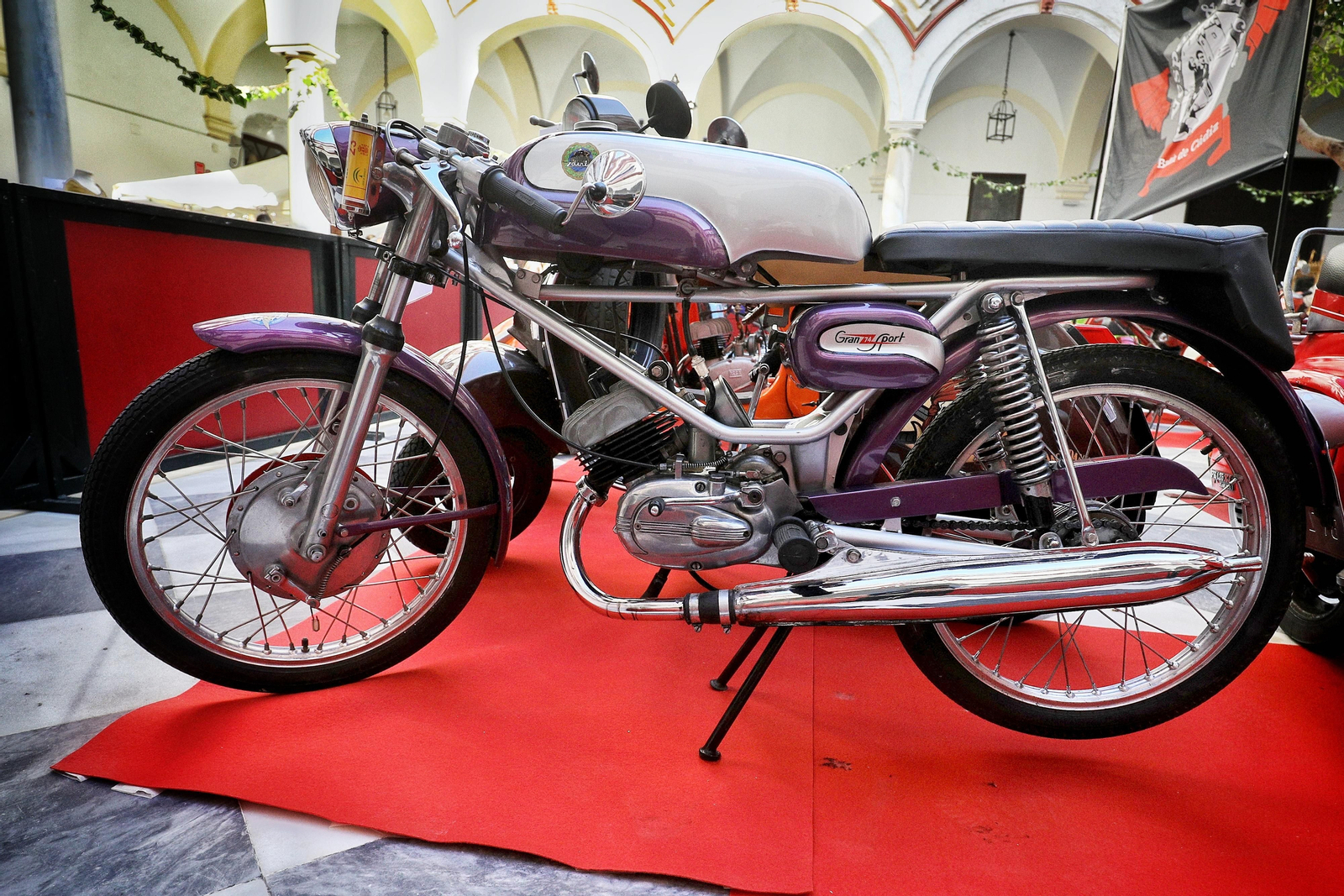 Las imágenes del Mercado de Antigüedades y Coleccionismo en el convento de Santo Domingo